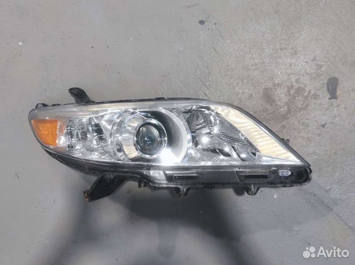 Фара правая Toyota Sienna 3
