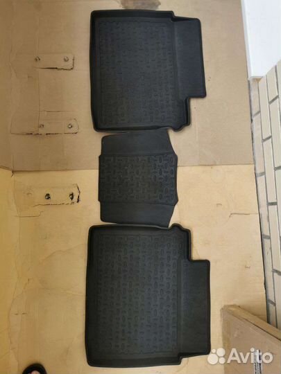 Автомобильные коврики резиновые