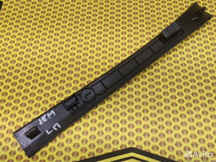 Накладка в салоне передняя левая Volkswagen Jetta