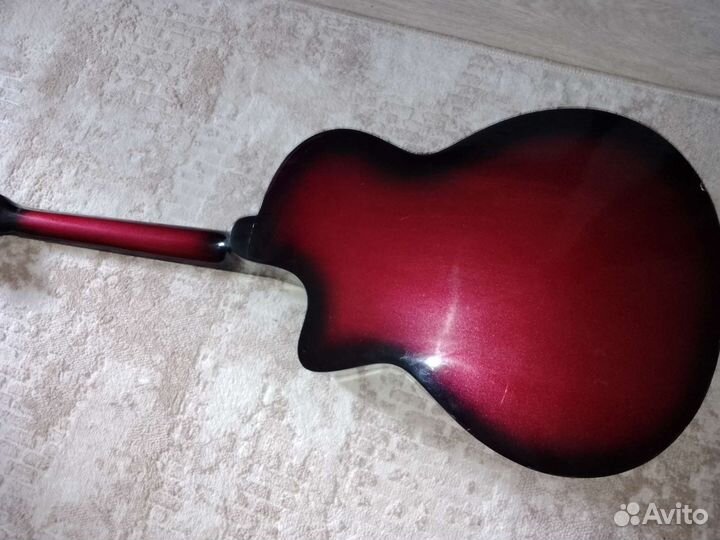 Акустическая гитара