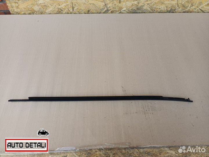 Бархотка передней двери б/у Toyota Corolla E210