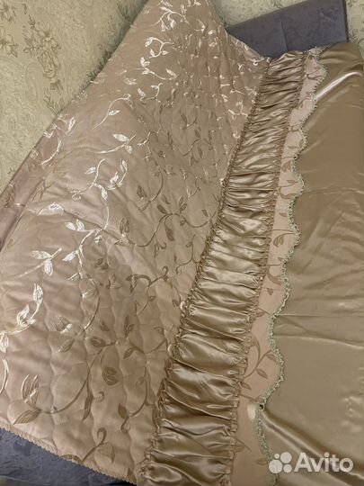 Покрывало с подушками