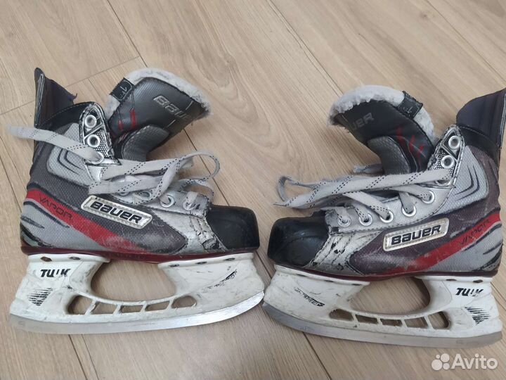 Хоккейная форма, коньки