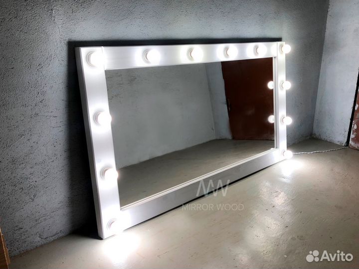 Гримерное зеркало с подсветкой настенное