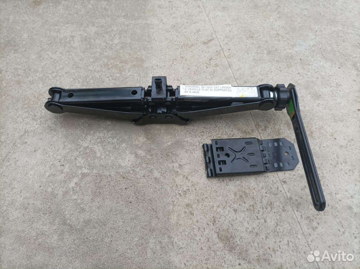 Домкрат на mercedes