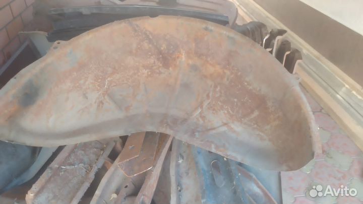 Задние арки крыла(подкрыльник) 24.2410