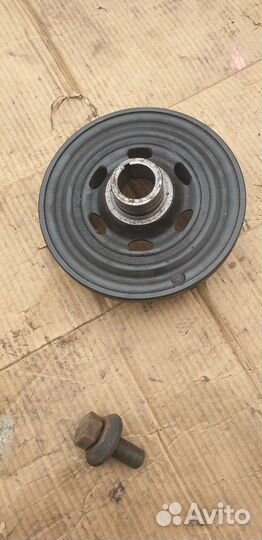 Шкиф коленчатого вала A 611 030 05 03 Mercedes Ben