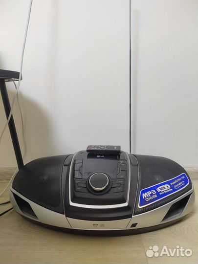 Музыкальный центр (магнитола)