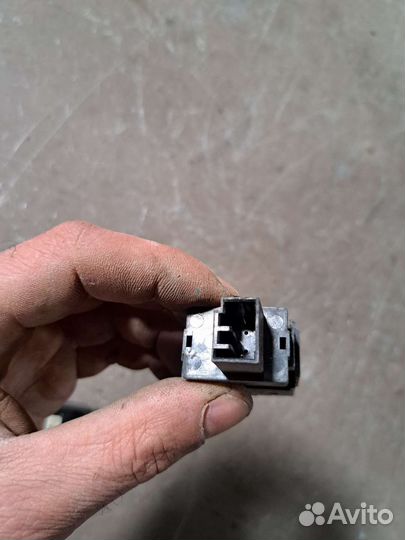 Датчик стоп сигнала Volvo S80