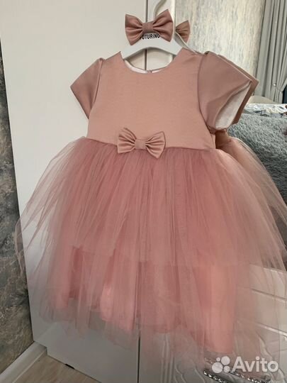 Платье праздничное 98