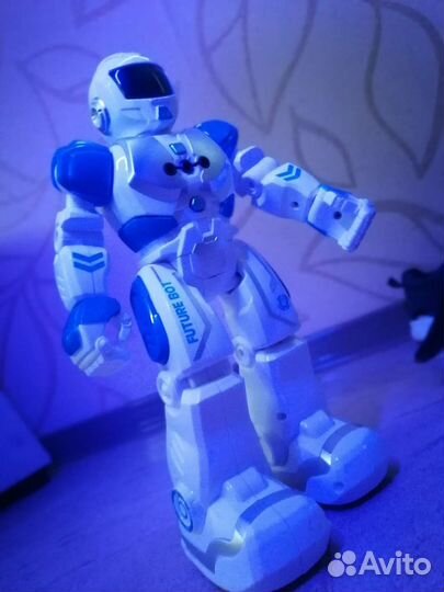 Робот на пульте управления