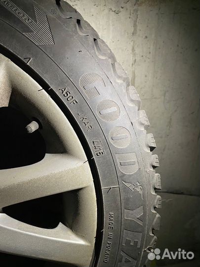 Резина шипованная на дисках bmw