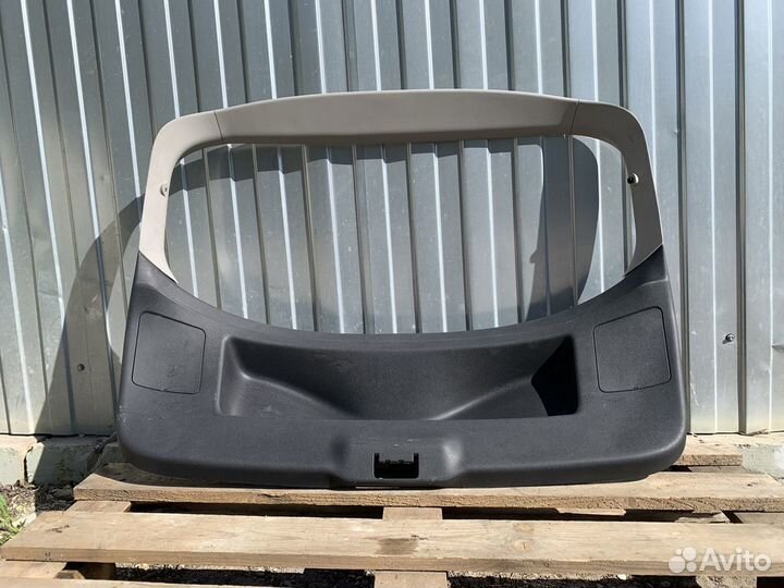 Обшивки крышки багажника Рено Меган 3 хэтчбек