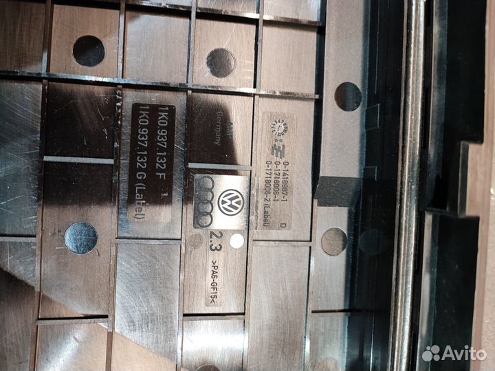 Блок предохранителей Volkswagen Tiguan 5N1 2.0 TDI