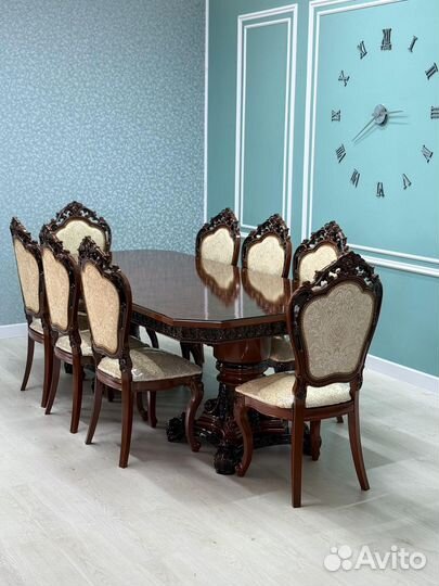 Стол и стулья