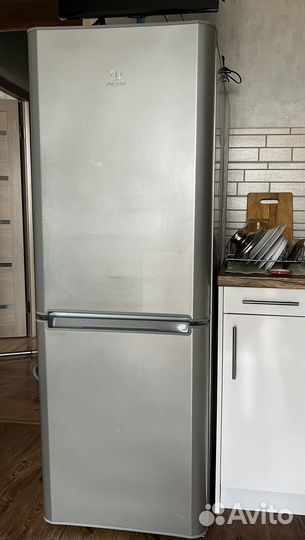 Холодильник indesit