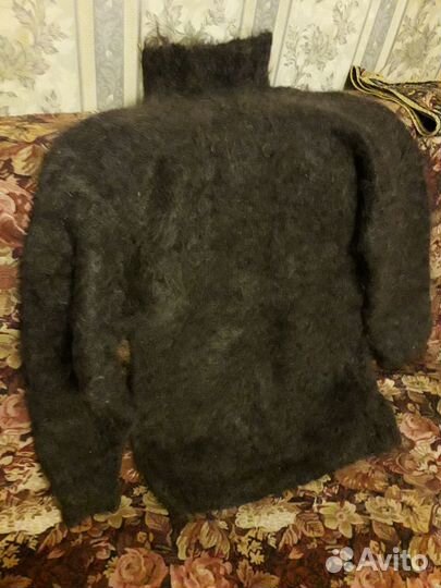 Свитер с горлом