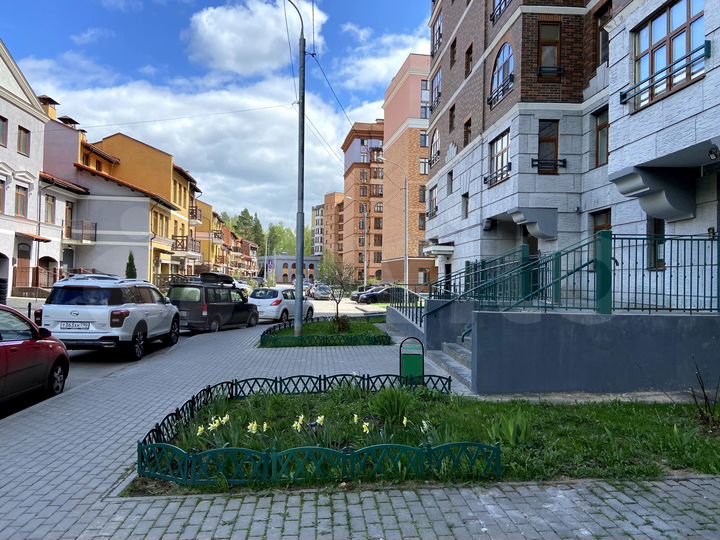 3-к. квартира, 93,7 м², 8/8 эт.