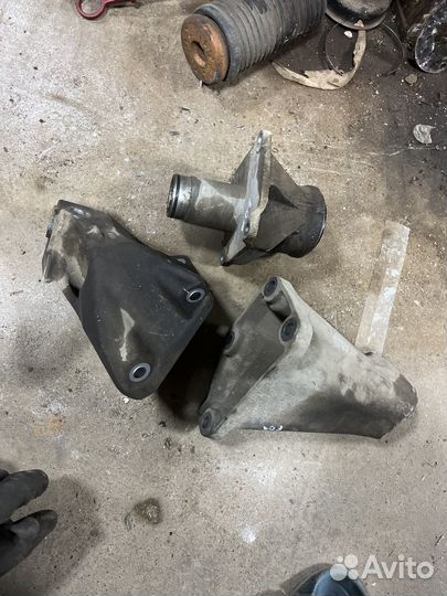 Лапа опора привода bmw n63 f10 f07 f01