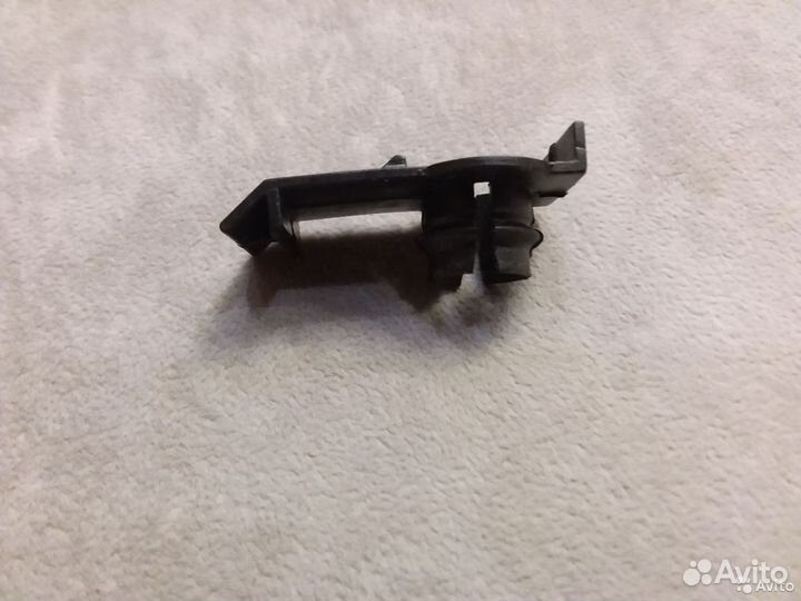 Фиксатор крепления переднего стекла BMW X5 e53