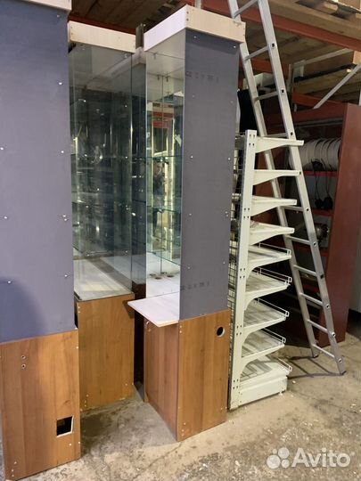 Витрины прилавки стойки нейтральные