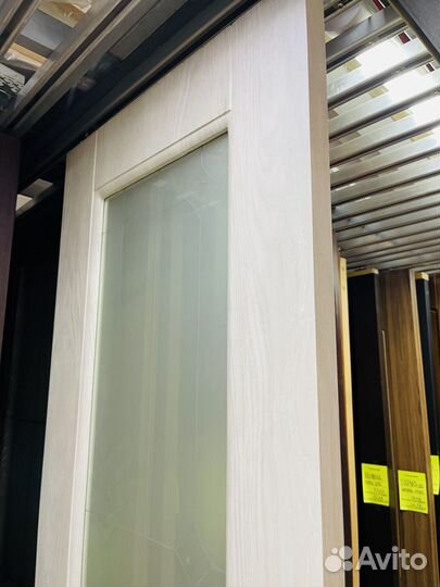 Дверь со стеклом