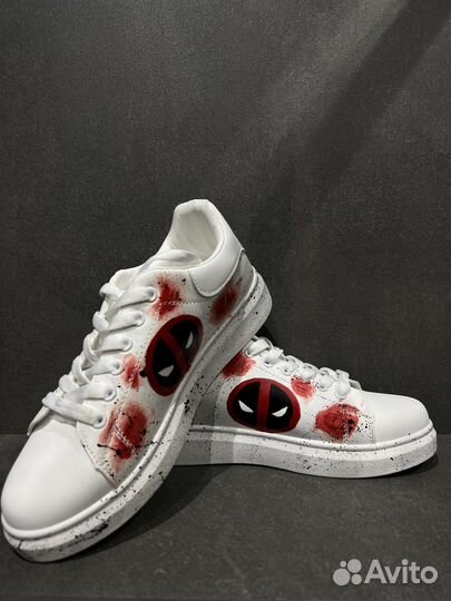 Кастомные кроссовки