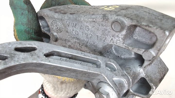 Кронштейн кпп Audi A3 (8PA), 2004