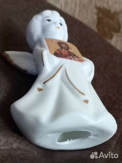 Ангел с иконой