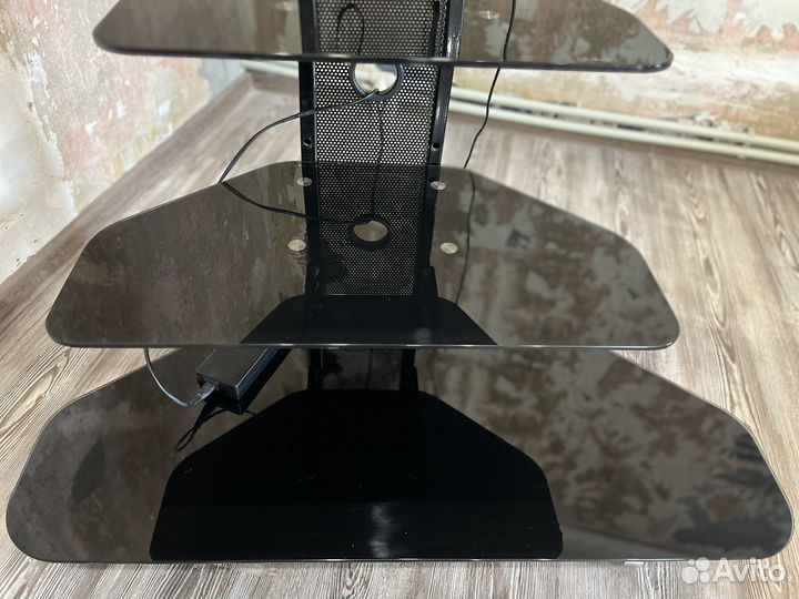 Стеклянная тумба под тв с кронштейном