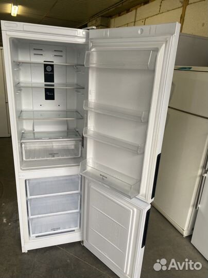 Холодильник Hotpoint Ariston No frost (2.камеры)