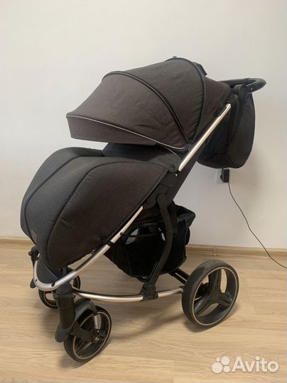 Прогулочная коляска всесезонная