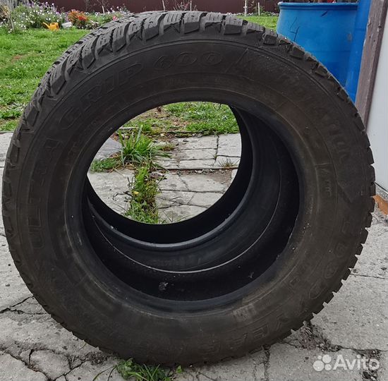 Goodyear Ultragrip 600 215/65 R16 98T