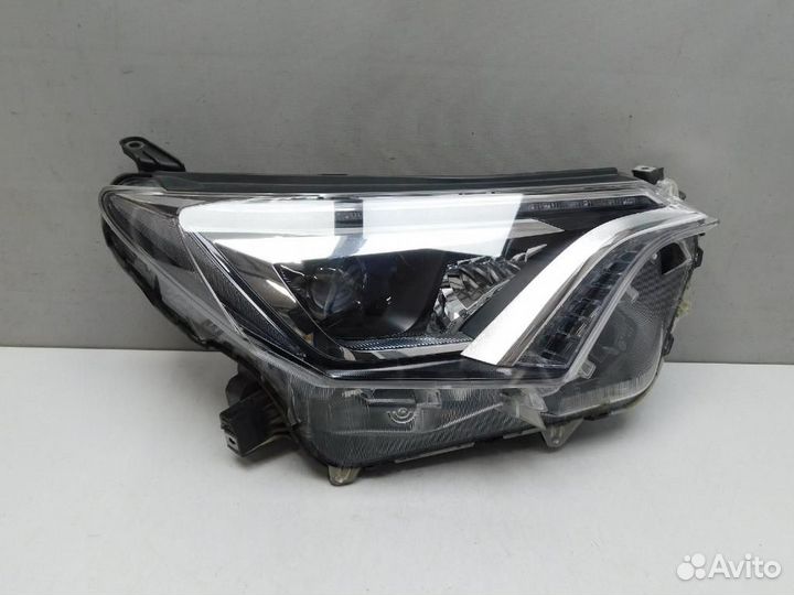 Фара правая Toyota RAV4