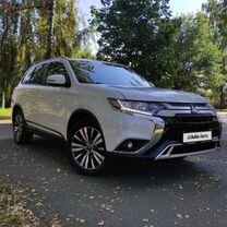 Mitsubishi Outlander 2.0 CVT, 2021, 72 000 км, с пробегом, цена 2 499 000 руб.