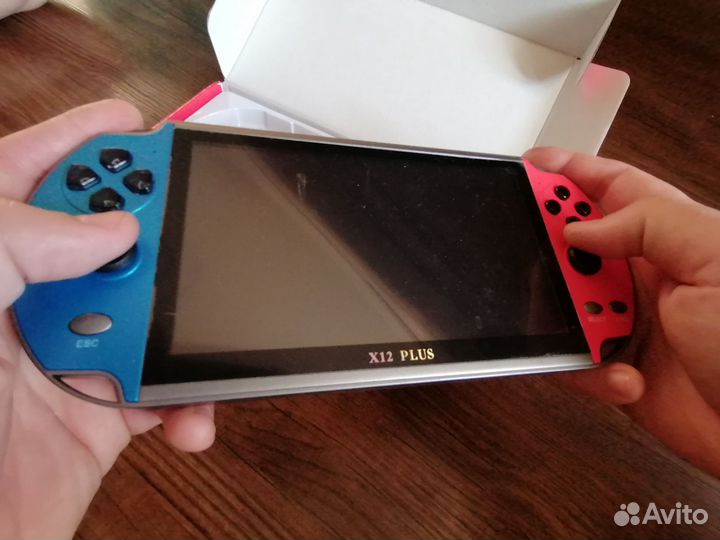 Игровые приставки и аксессуары