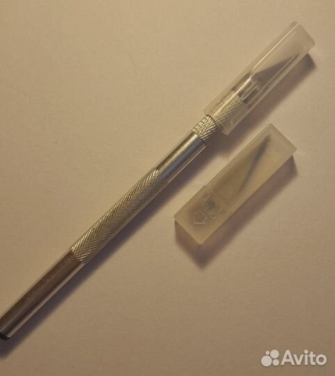 Скальпель со сменными лезвиями новый