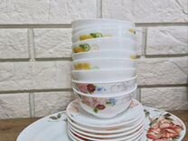 Набор тарелок и салатниц, кружки