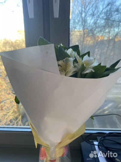 Цветы букет альстромерии и розочки