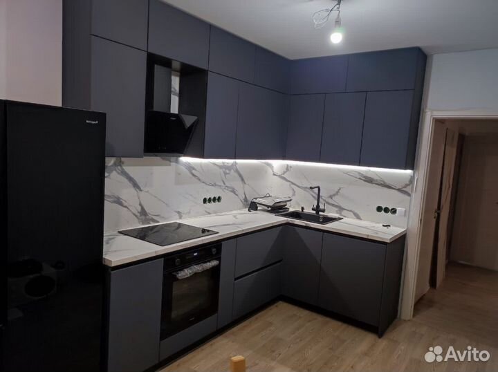 Кухонный гарнитур без ручек