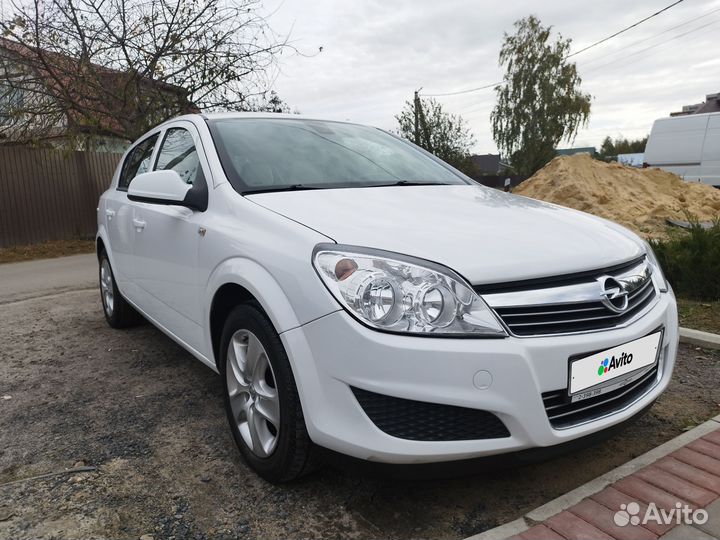 Opel Astra 1.6 МТ, 2011, 93 000 км