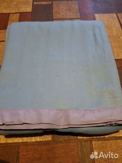 Пледы и покрывало новые
