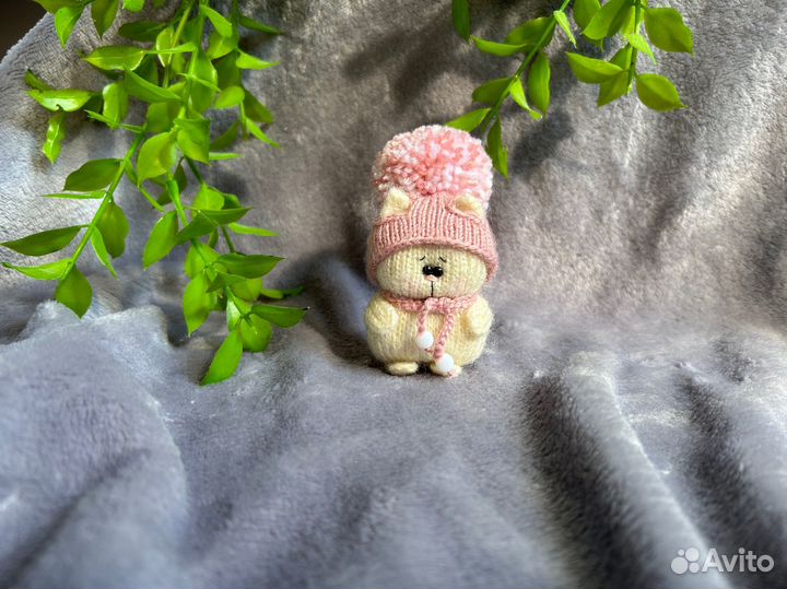 Вязаная игрушка котик