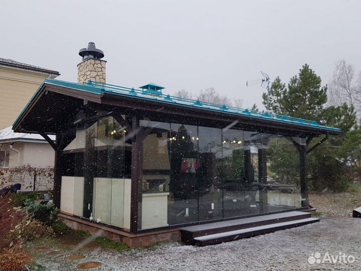 Безрамное остекление беседки