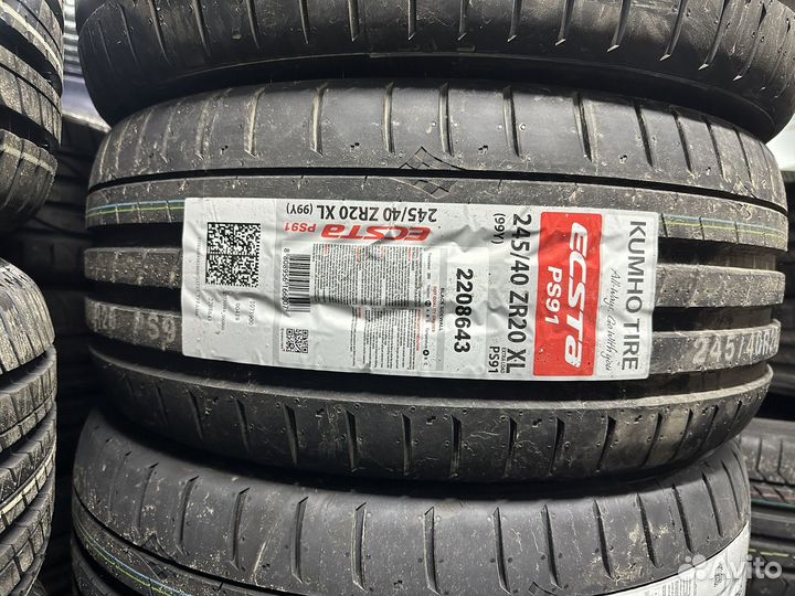 Kumho Ecsta PS91 245/40 R20 и 275/35 R20 102Y