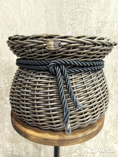 Стол для плетения из ротанга