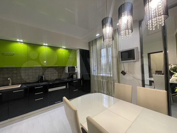 2-к. квартира, 70 м², 1/10 эт.