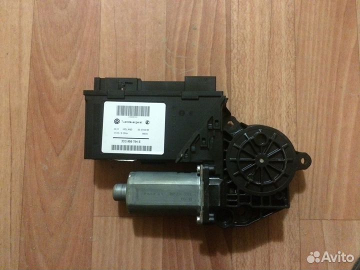 Моторчик стеклоподъемника VW Touareg