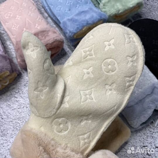 Варежки Louis Vuitton новые