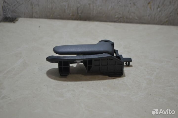 Ручка внутренняя передняя правая Toyota Yaris